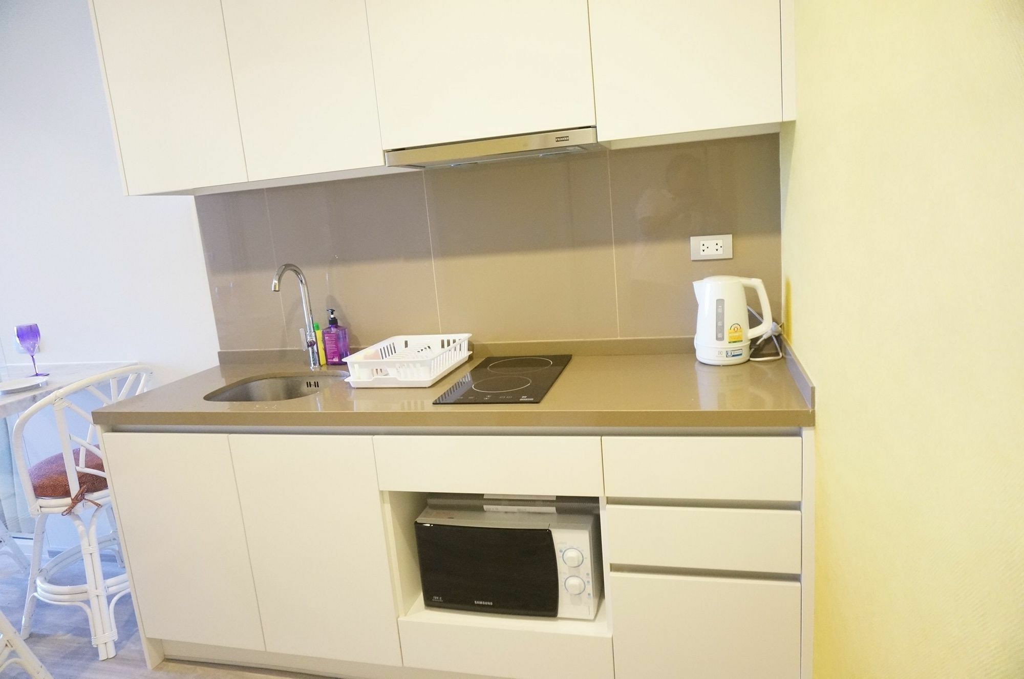 Baan Plai Haad Beachfront Apartment *