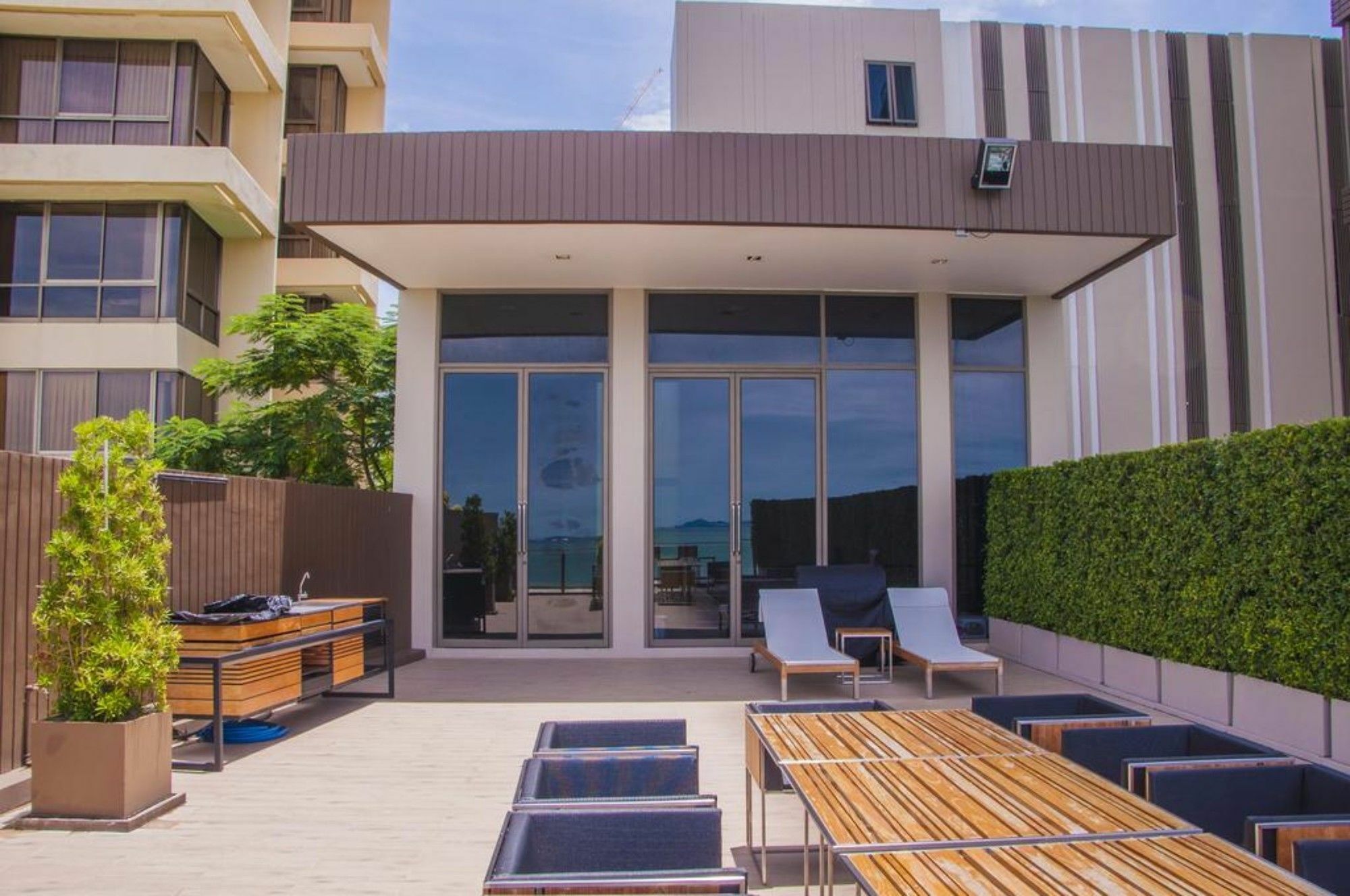 Apartment Baan Plai Haad Beachfront *