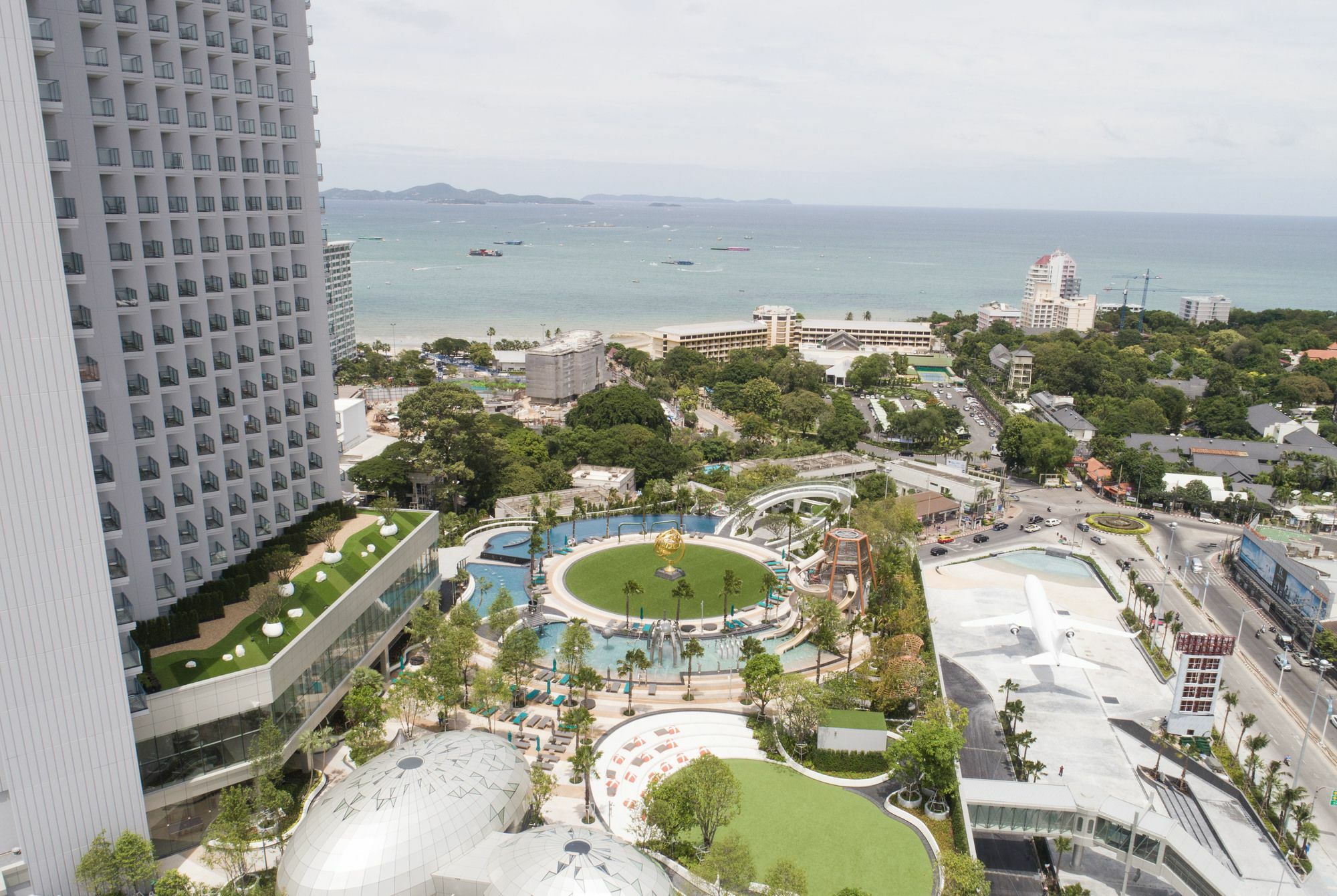 Grande Centre Point Hotel 5*