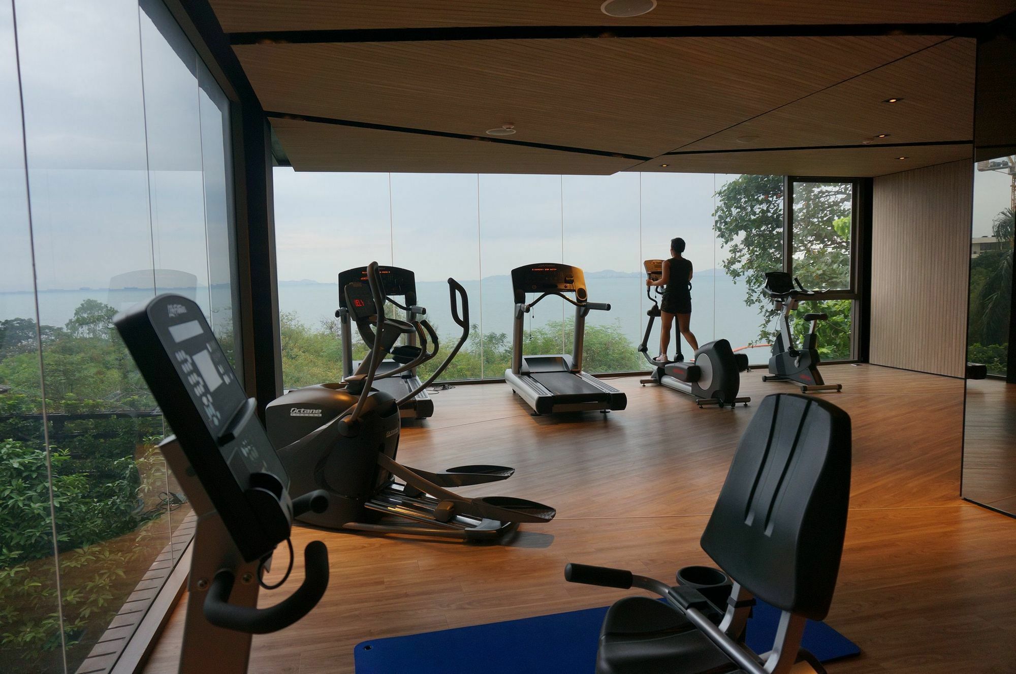 Apartment Baan Plai Haad Beachfront *