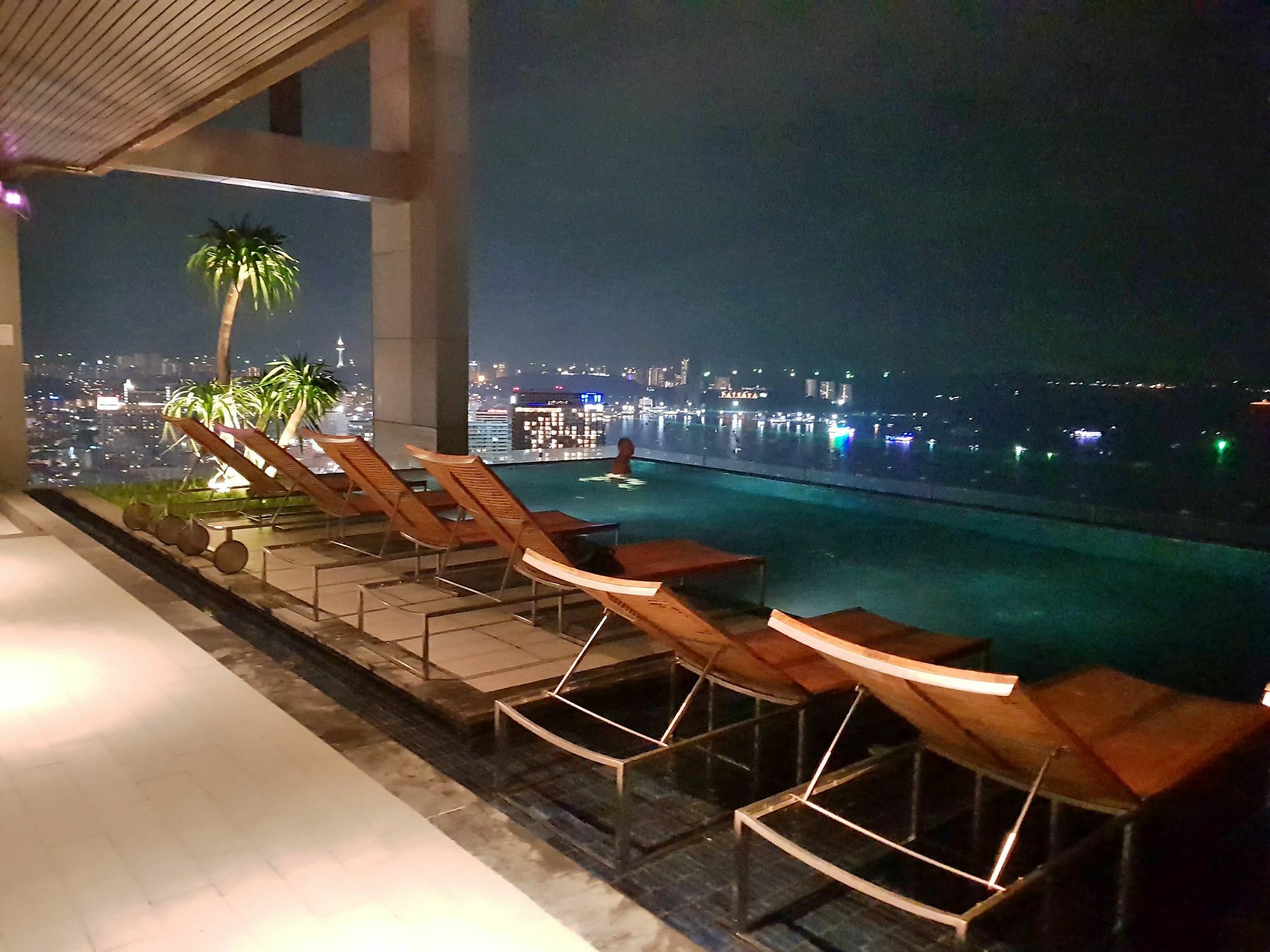 Hotel 2br Centric Sea 843 By 3*