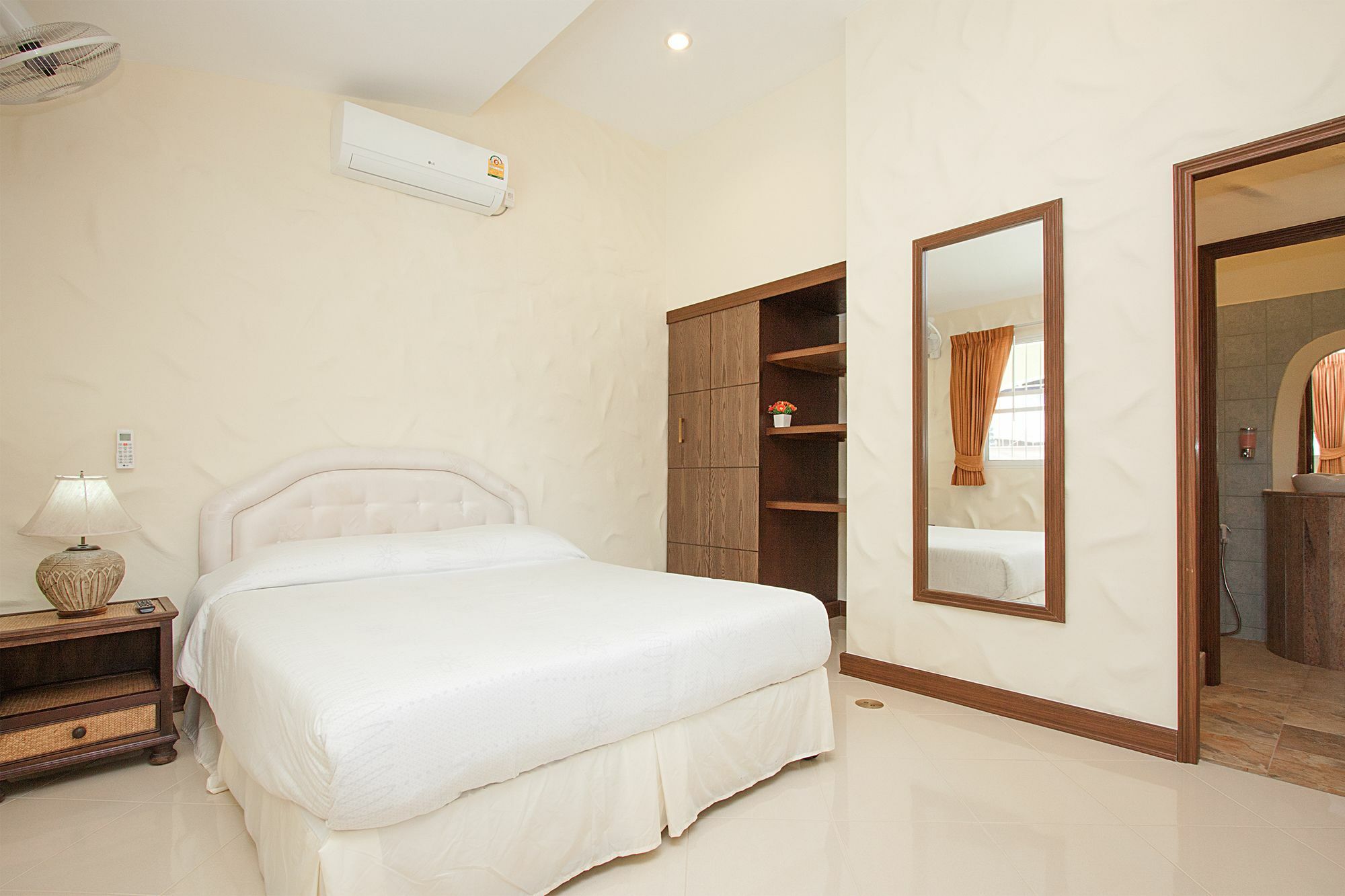 Nai Mueang Far With - 4 Bedroom Villa Pattaya