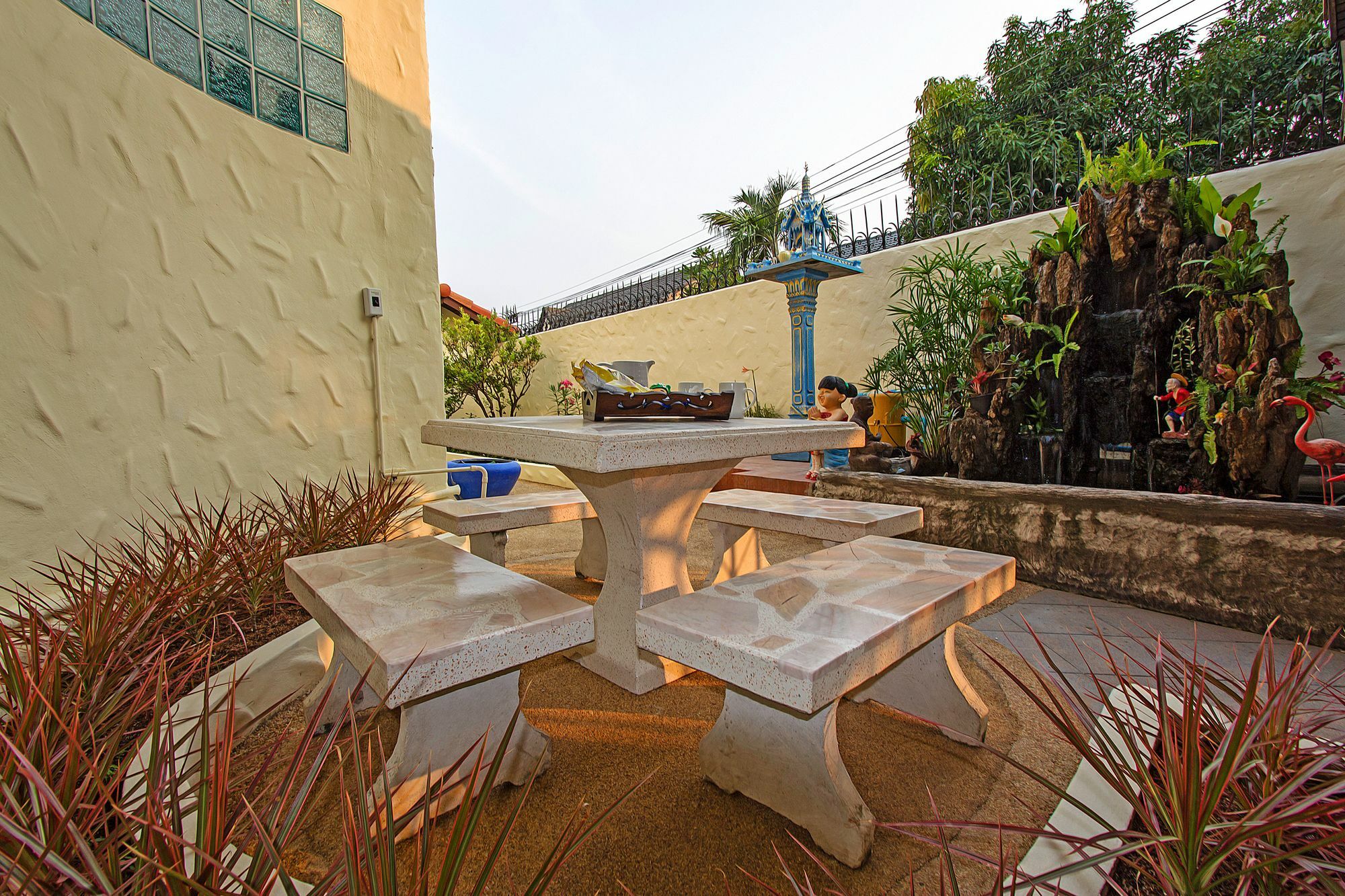 Nai Mueang Far With - 4 Bedroom Villa *