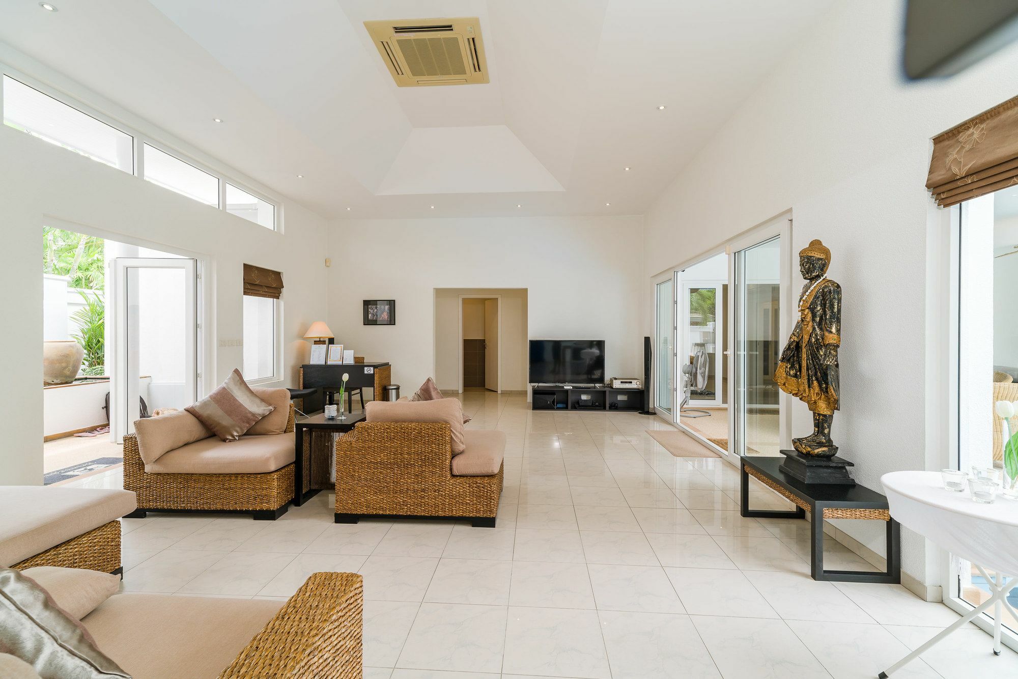 Luxury Pool 52 4br 8-10 Persons Villa Pattaya