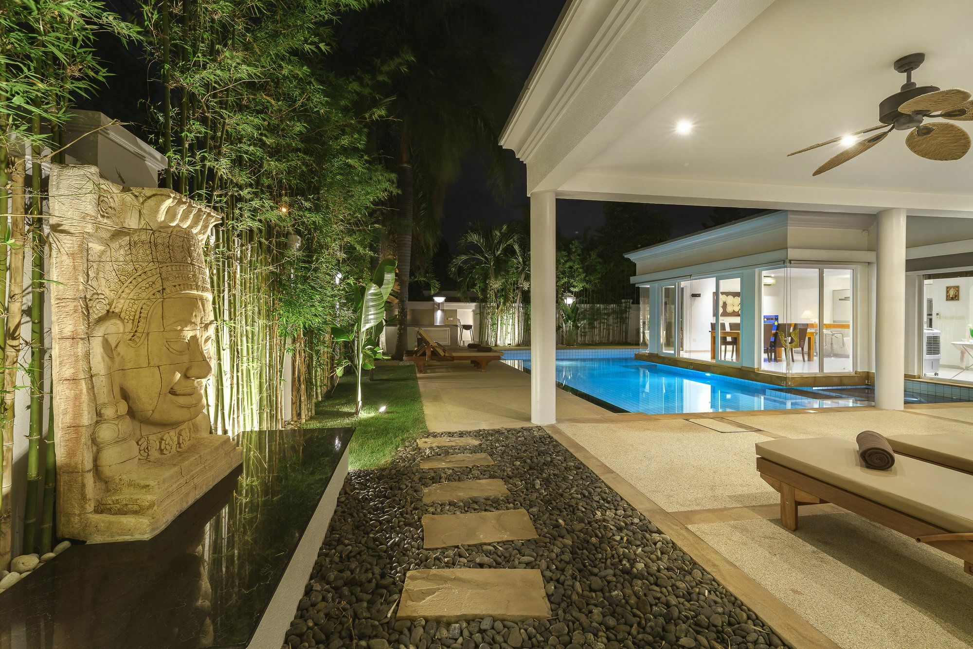 Luxury Pool 52 4br 8-10 Persons Villa Pattaya