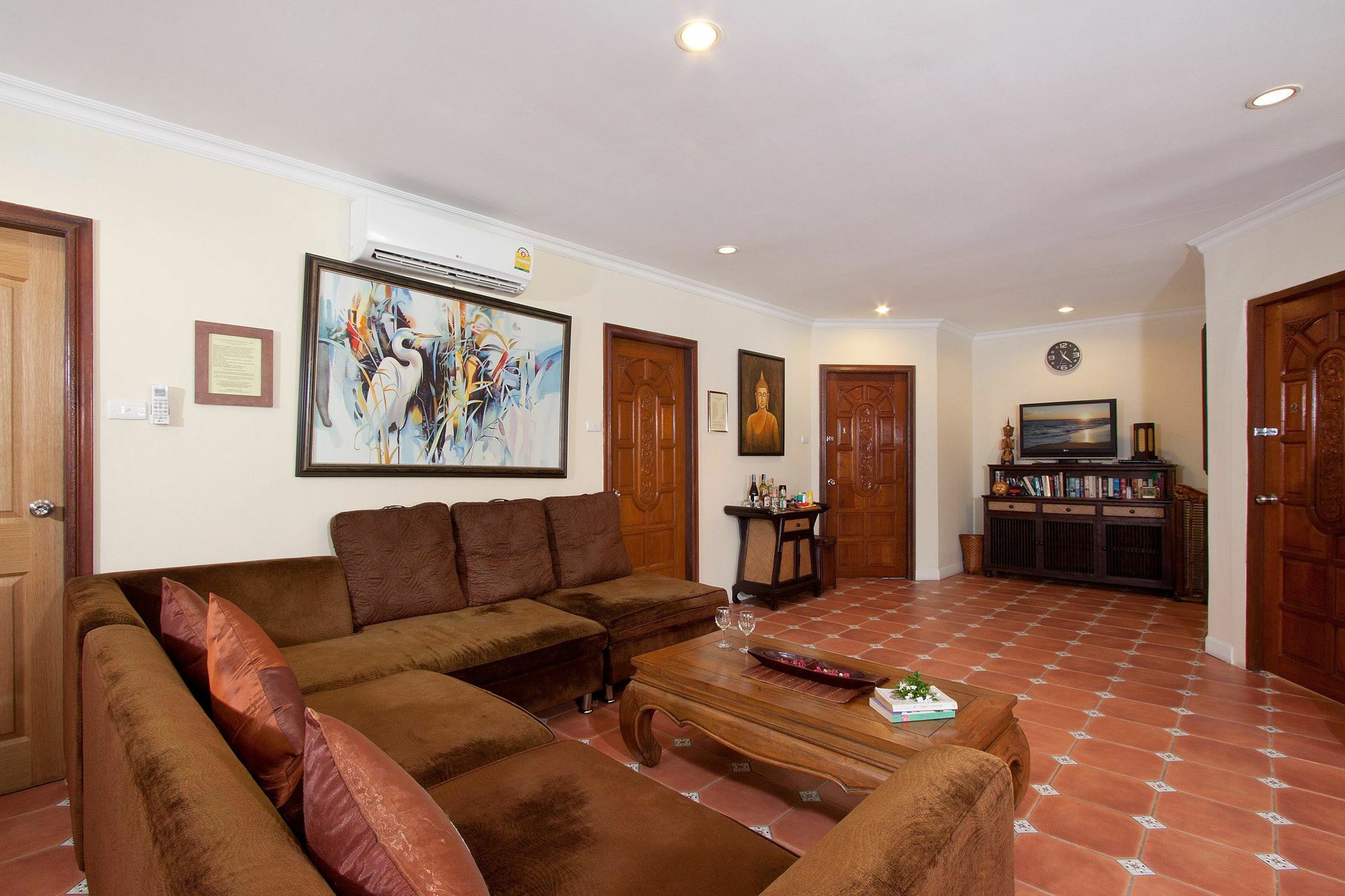 Nai Mueang Klang Villa
