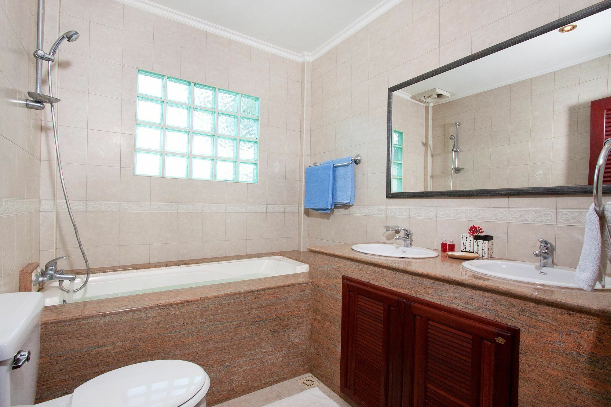 Nai Mueang Noi Villa