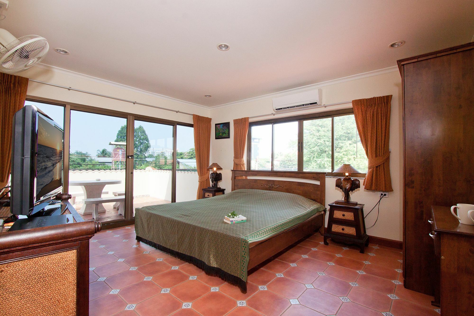 Nai Mueang Klang Villa