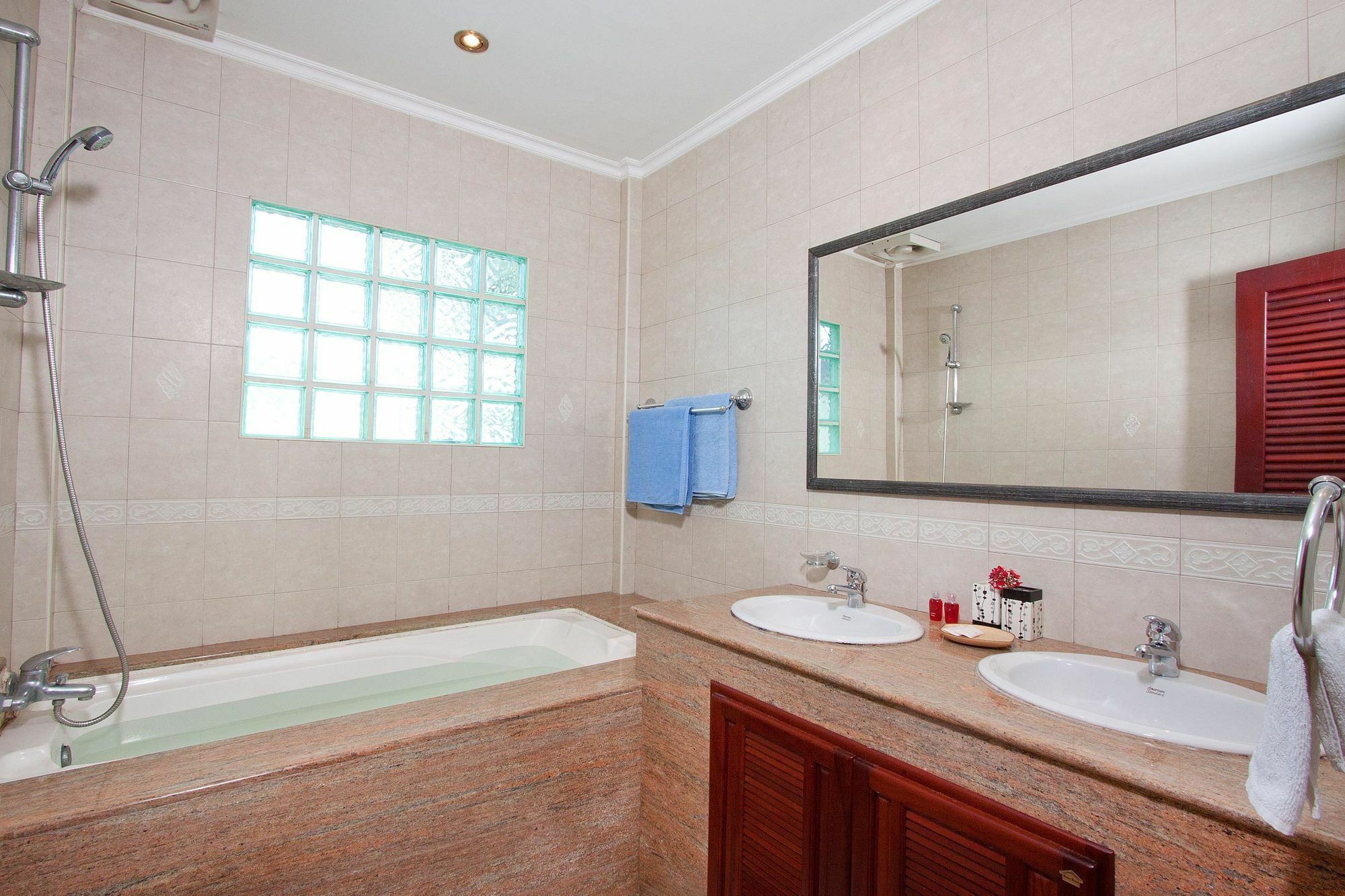 Villa Nai Mueang Noi