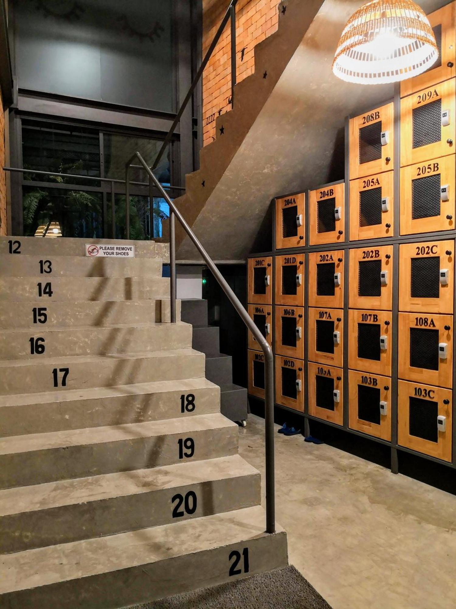 Asleep By Lantana Hostel