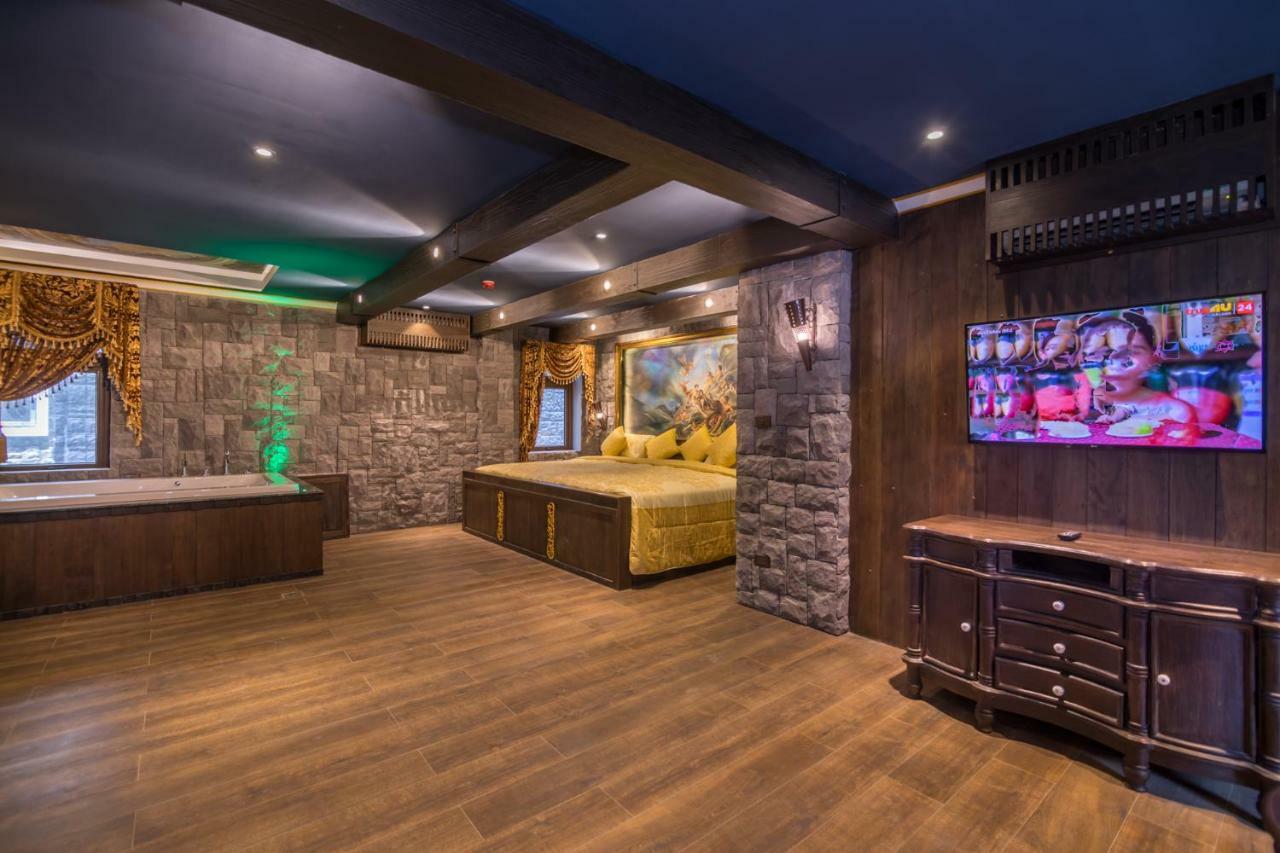 Castle Suites