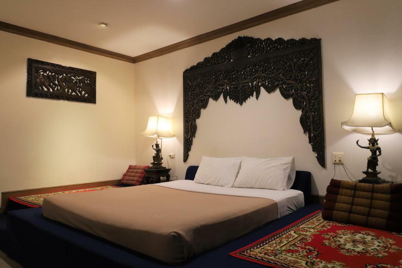 Right Spot Hotel *