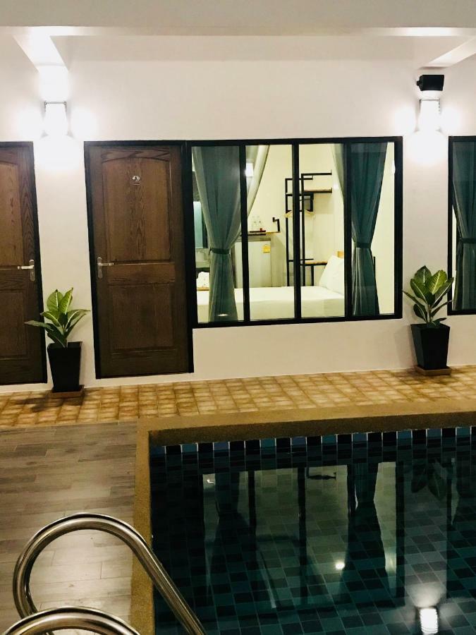 Warm White Villa Pattaya
