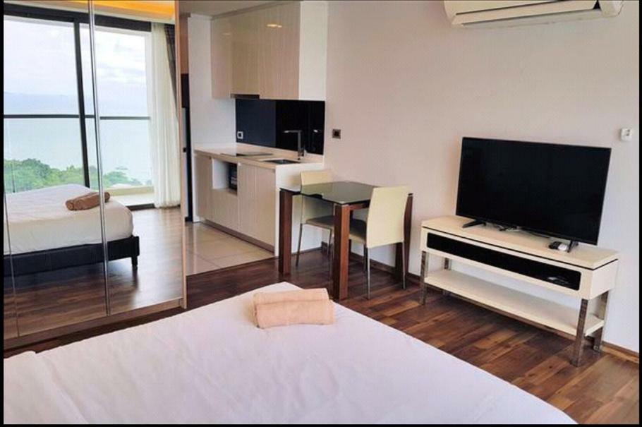 The Peak Towers Apartment *
