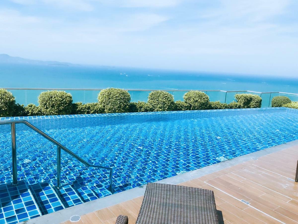 The Peak Towers Apartment