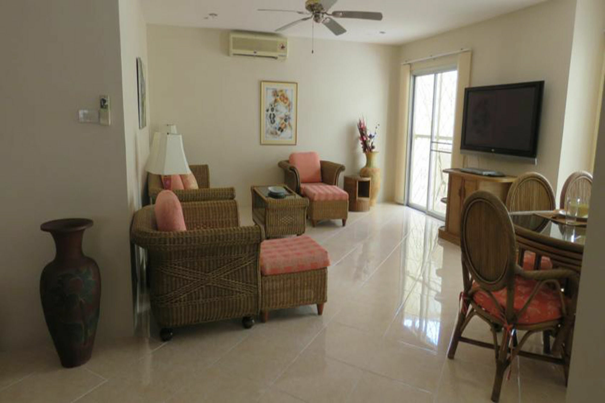 Aparthotel Butterfly Garden Boutique Residences: Luxury & With Full Amenities Pattaya
