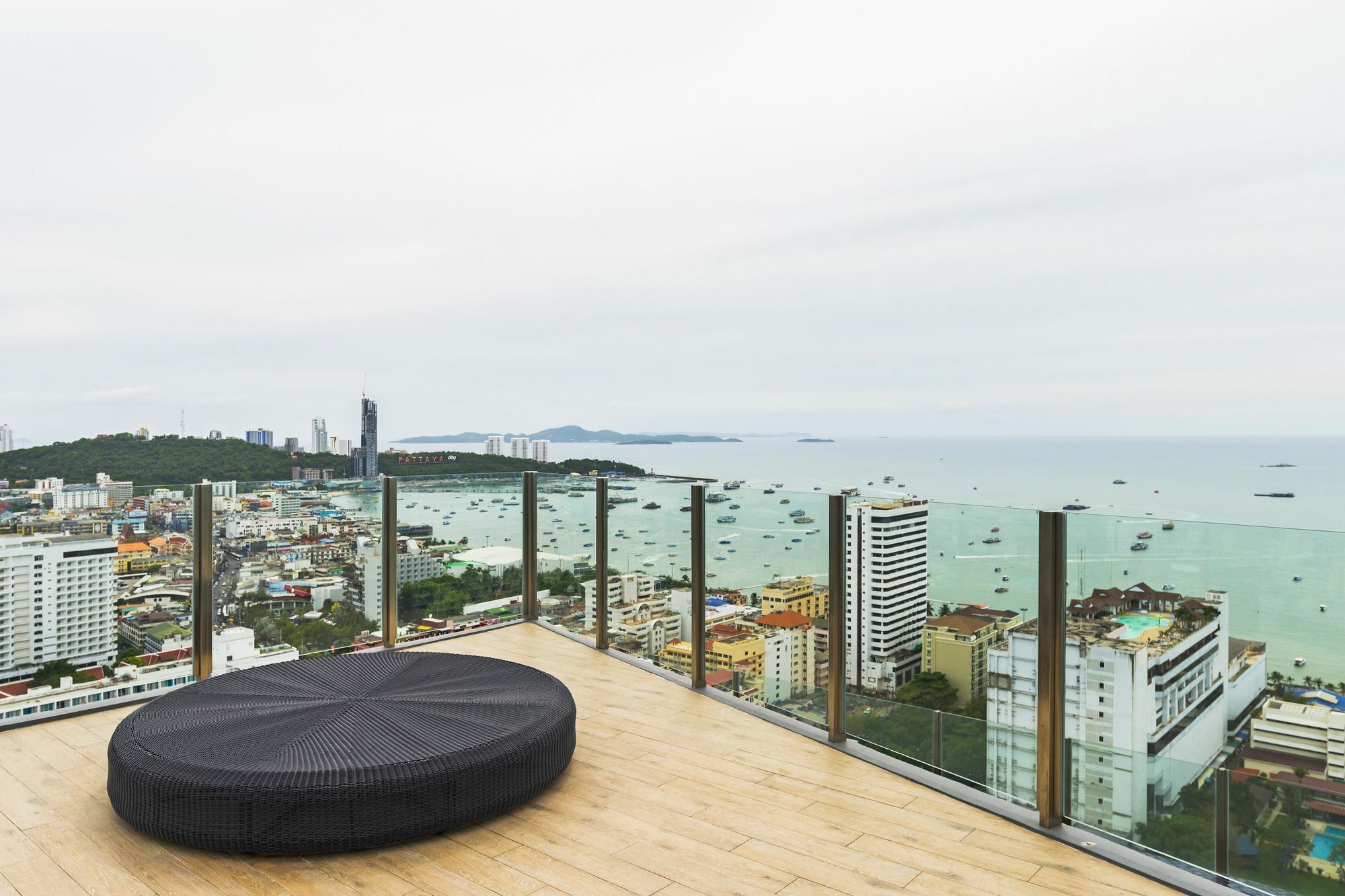 Favstay - The Base Apartment Pattaya
