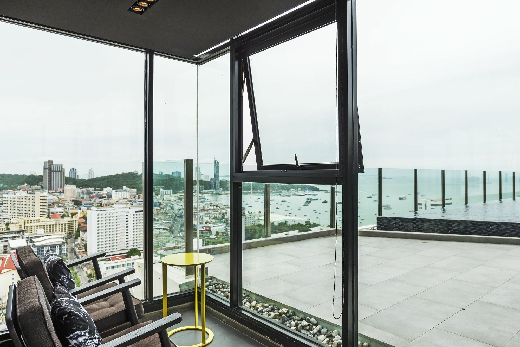 Favstay - The Base Apartment Pattaya
