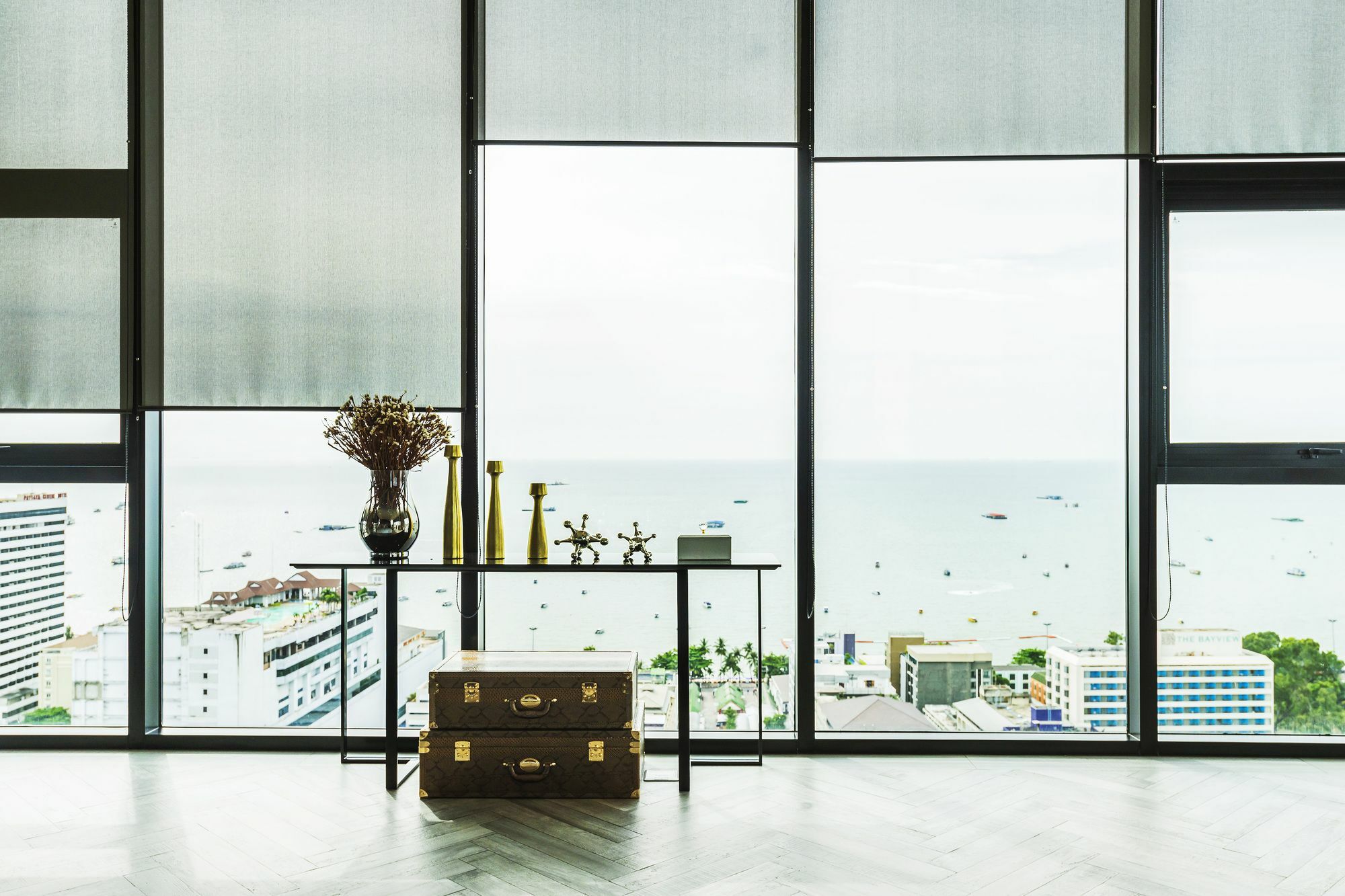 Favstay - The Base Apartment *