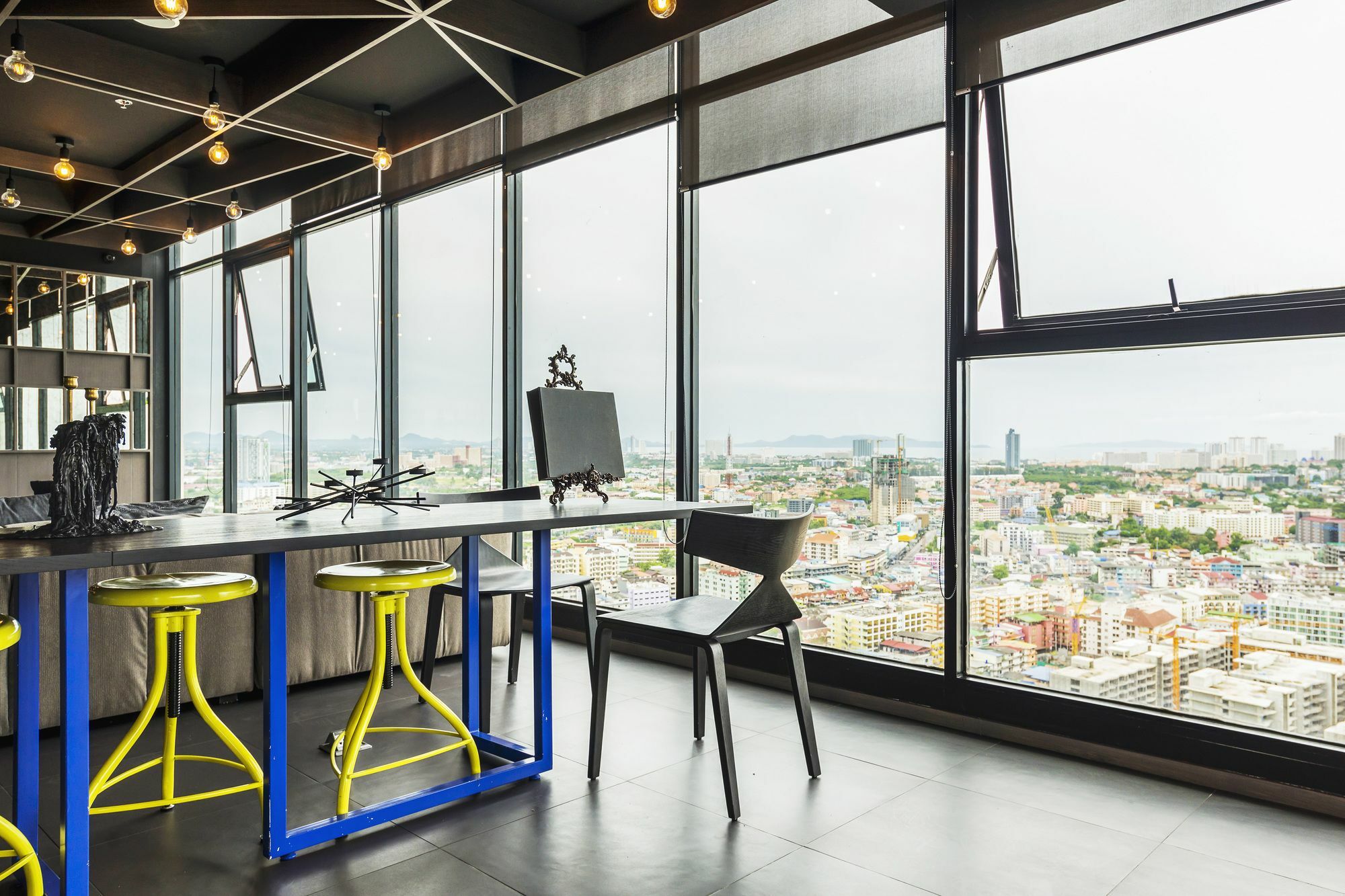 Favstay - The Base Pattaya
