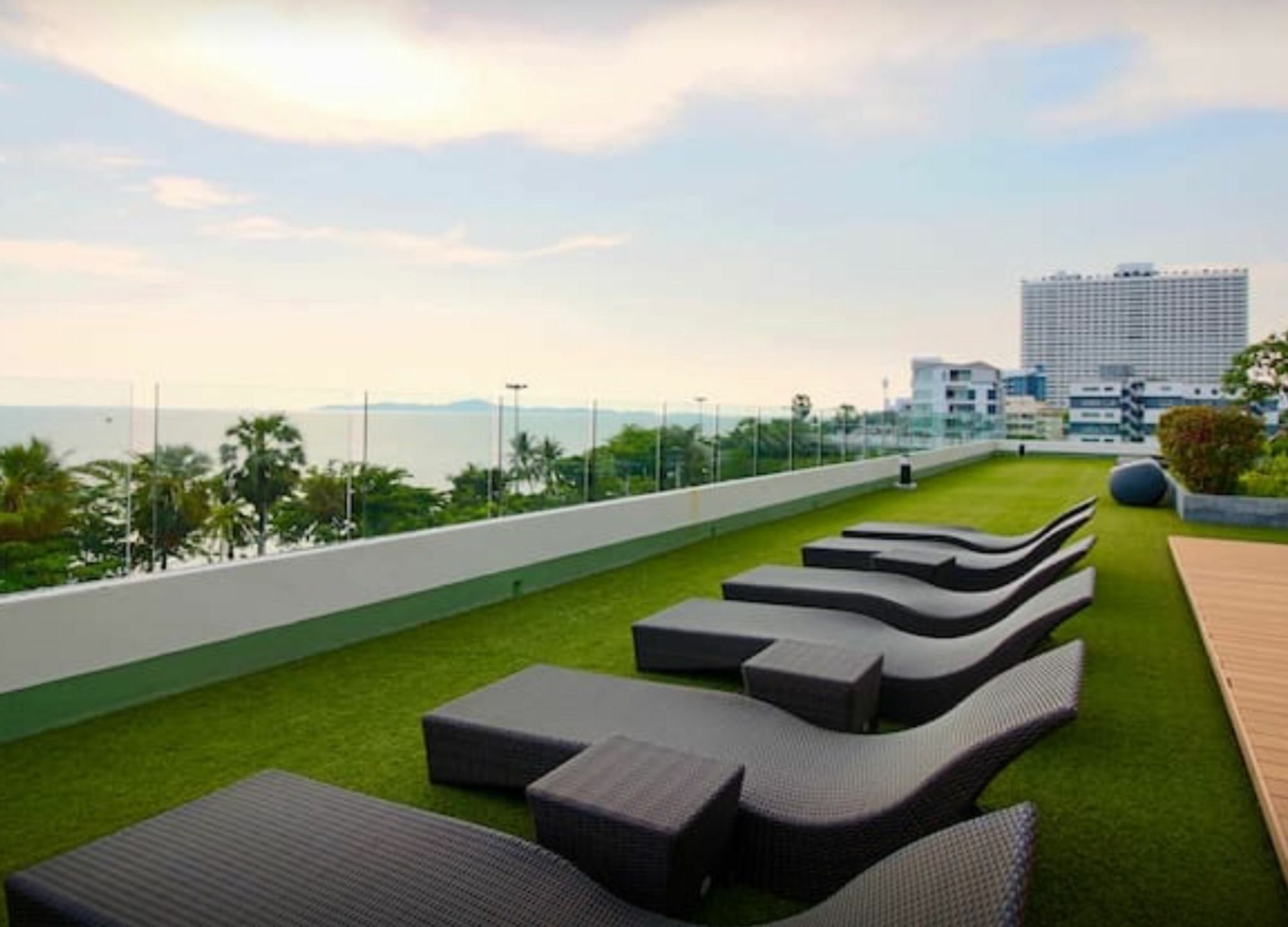 Apartment Cetus Beachfront Pattaya