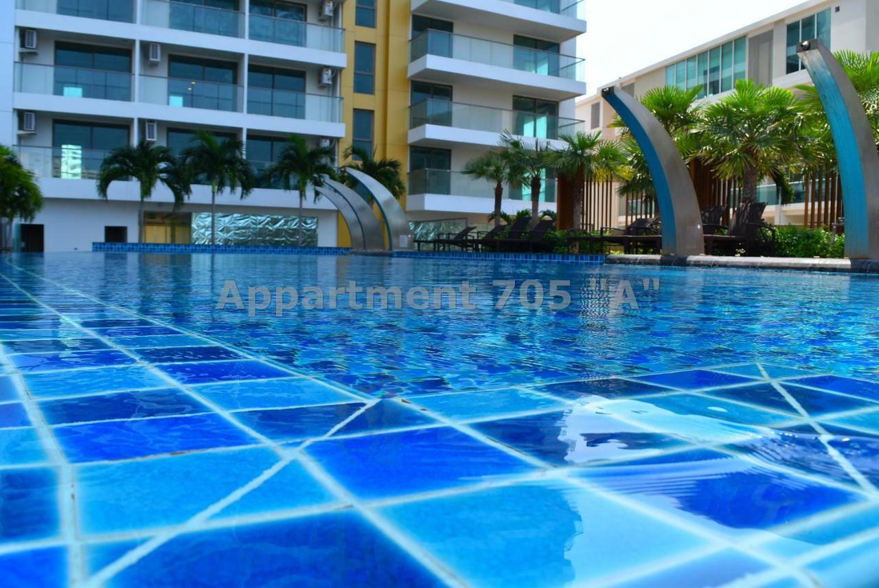 The Peak Towers Sea View Apartment Pattaya