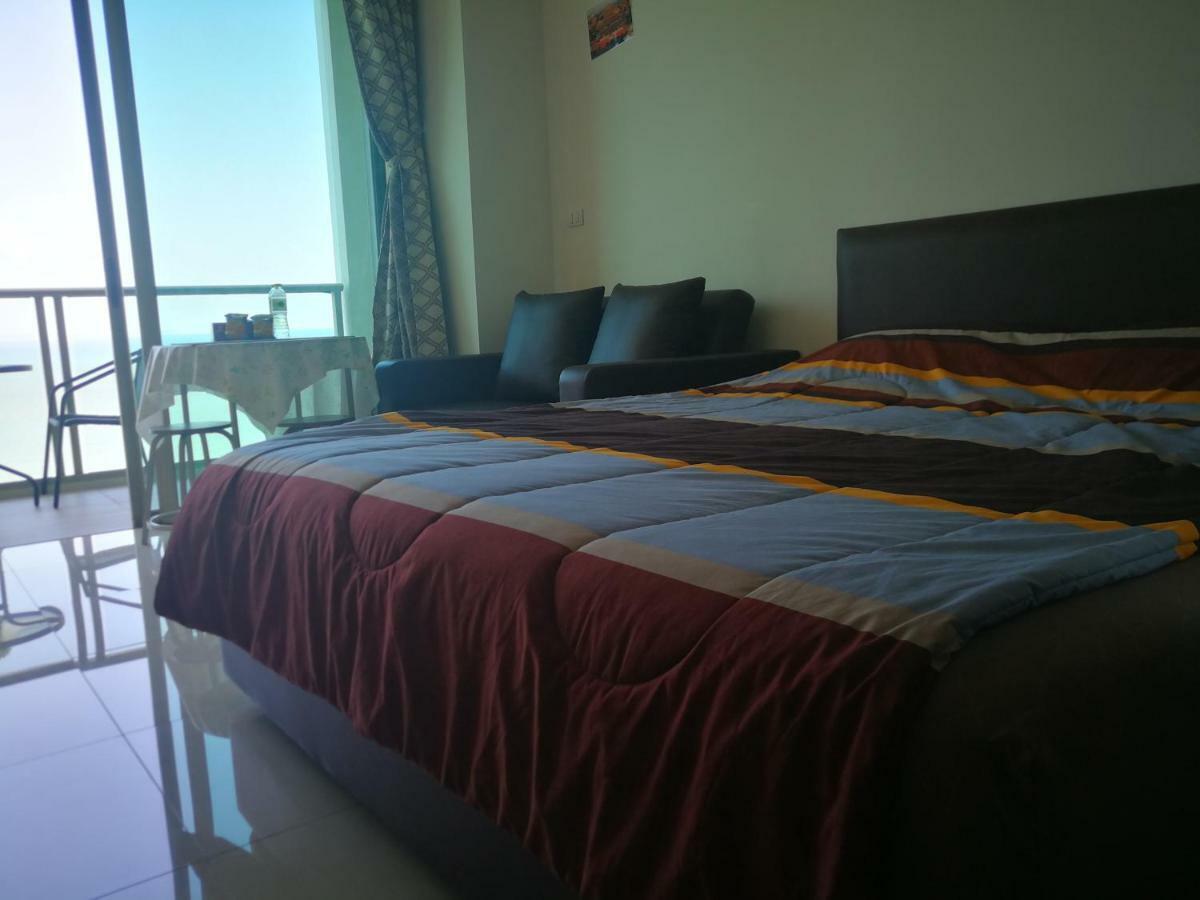 The Riviera Wongamat Hong Apartment