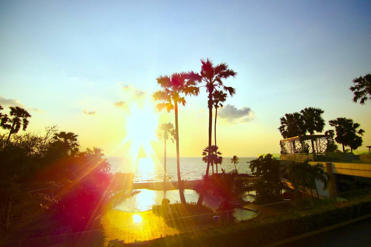Luxurious Beachfront * Pattaya