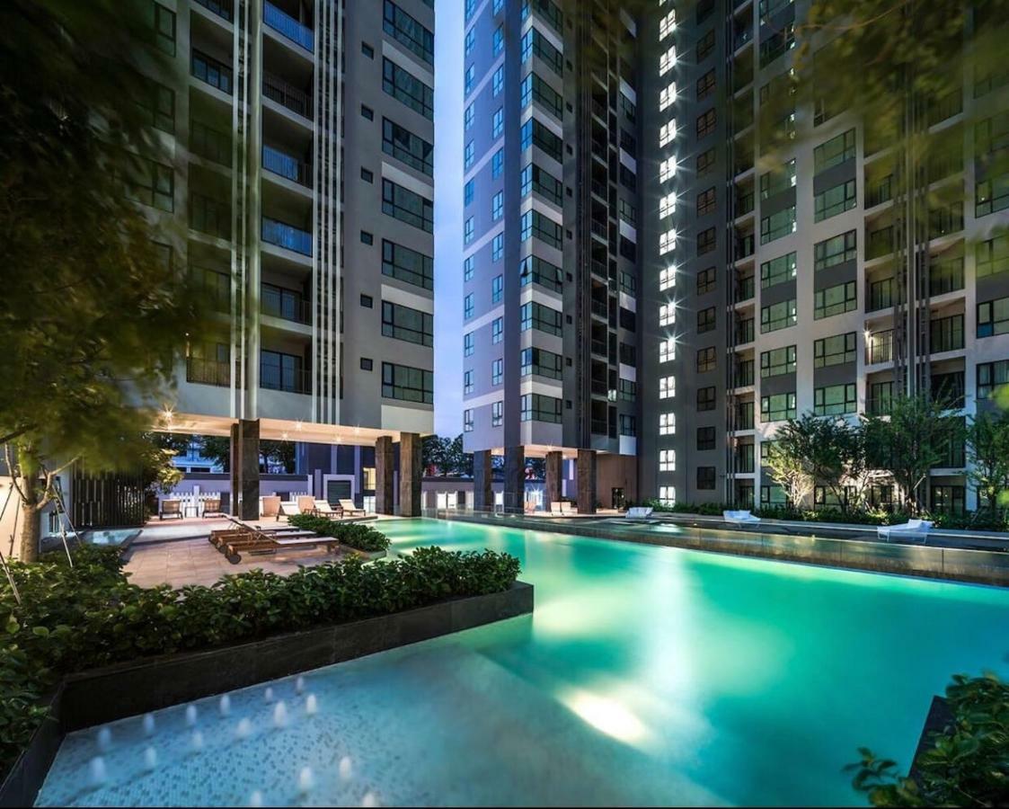 The Base Pattaya: Infinity Pool Near Walking Street Pattaya