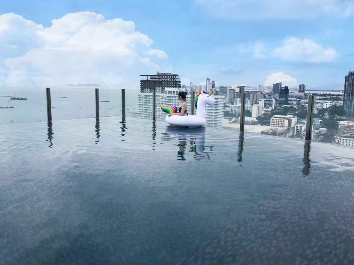 The Base Pattaya: Infinity Pool Near Walking Street Apartment