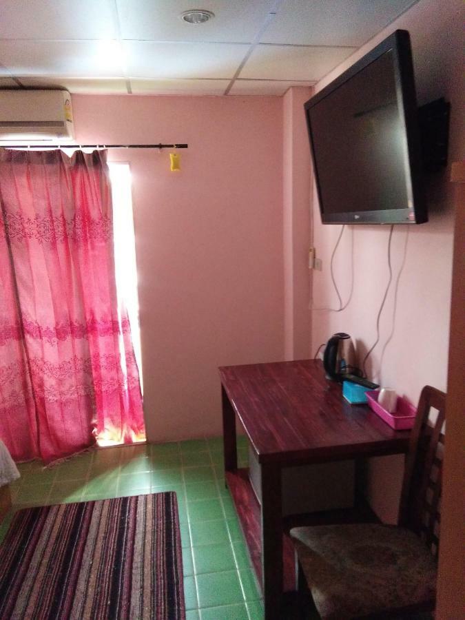 Crocodile Bar Guest house Pattaya