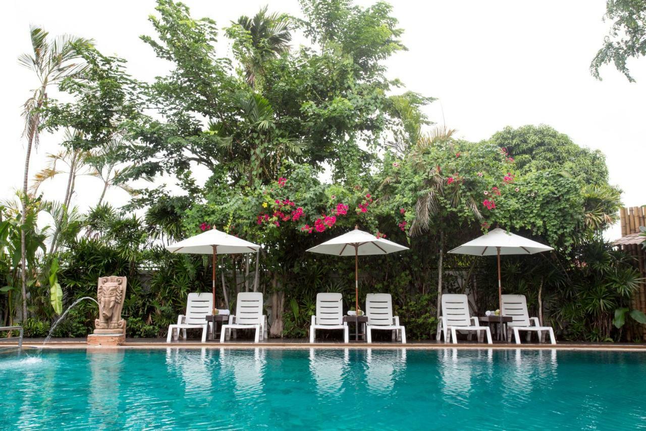 Heaven Hill Pool Guest house