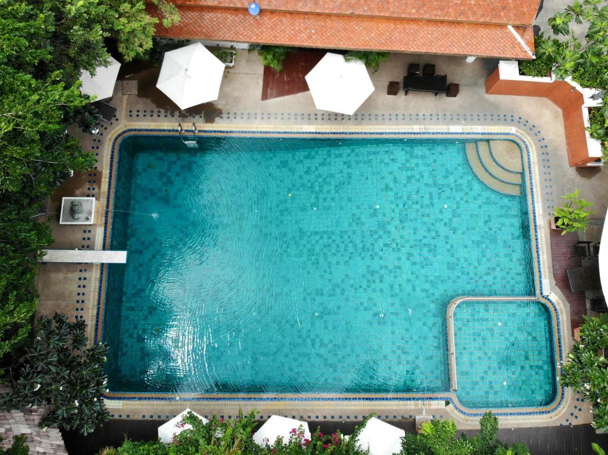 Heaven Hill Pool 3*
