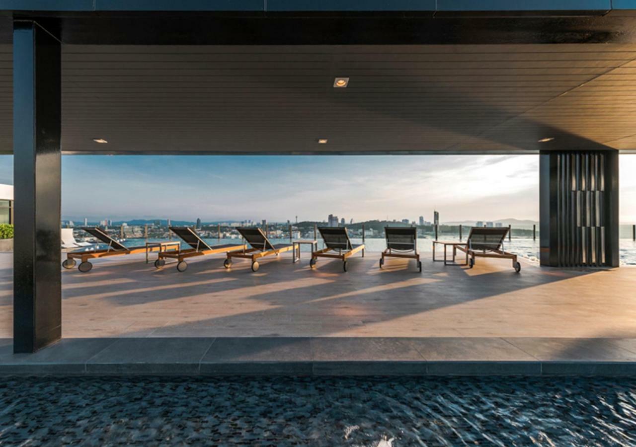 The Base Sea View Suites * Pattaya