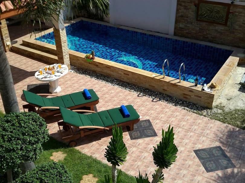 Yoch Pool Holiday home