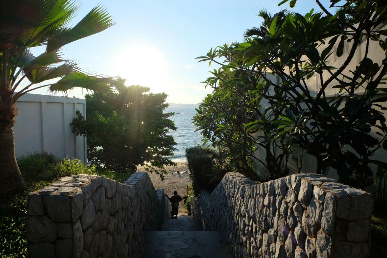 The Pool House No.8 *