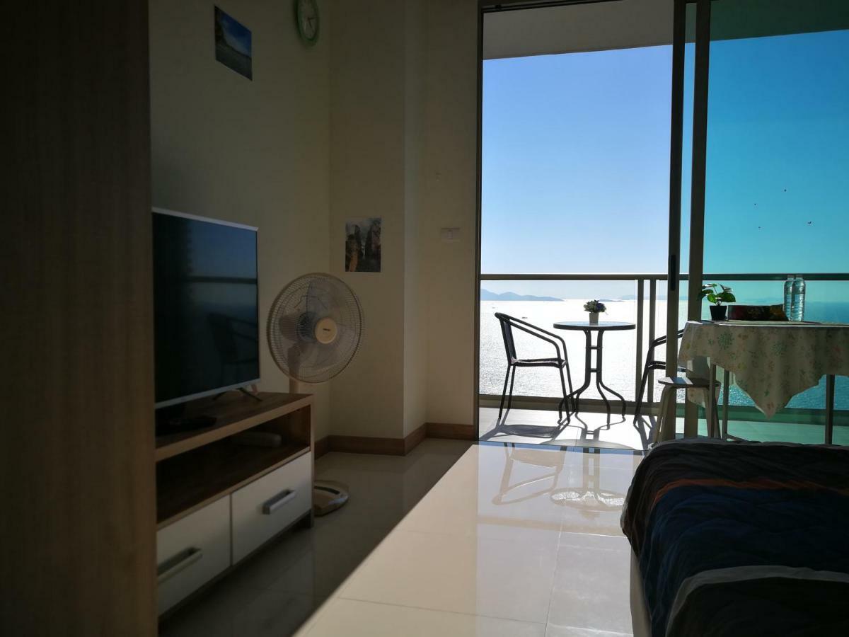 The Riviera Wongamat Hong Apartment Pattaya