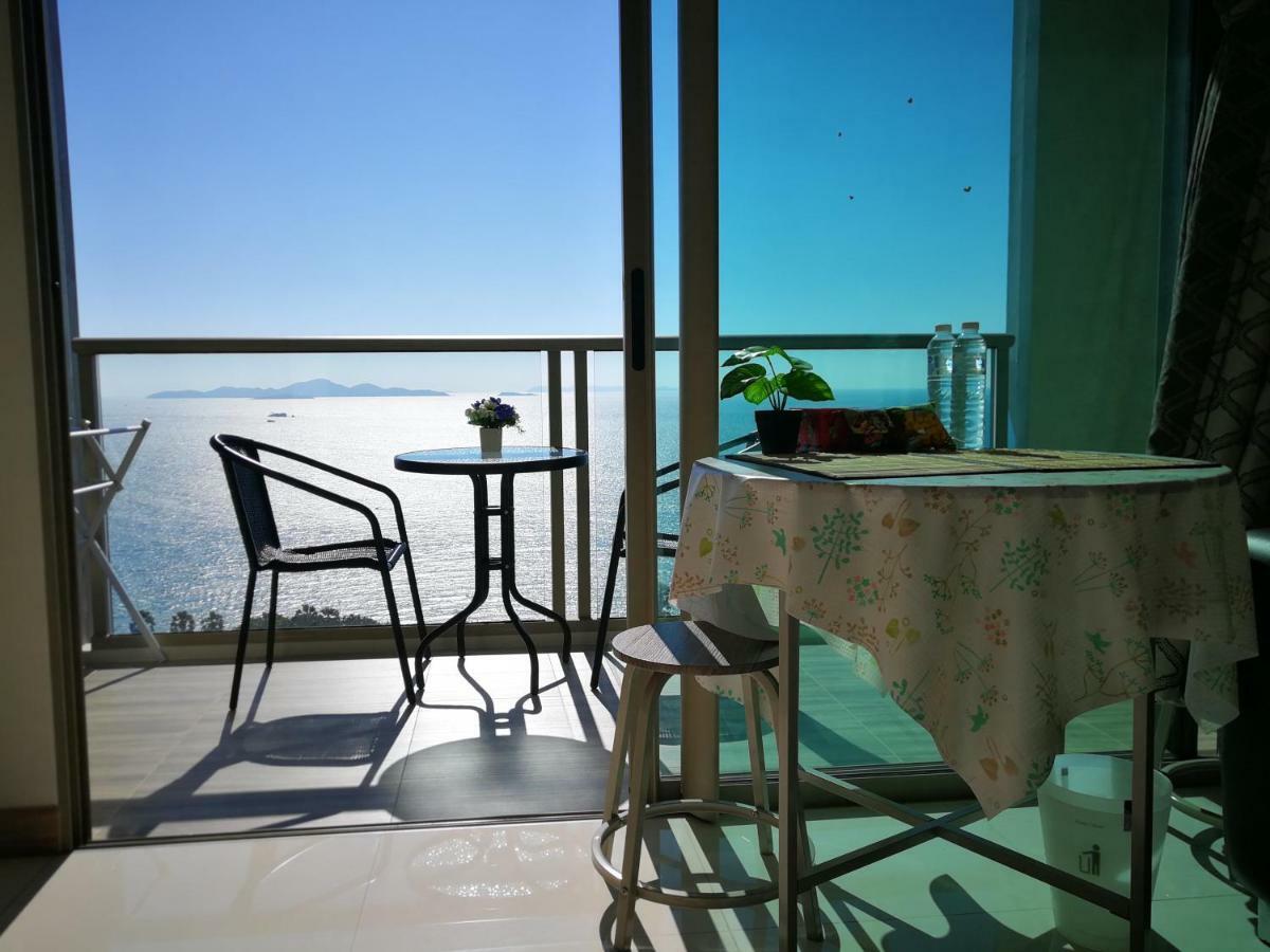 Apartment The Riviera Wongamat Hong *