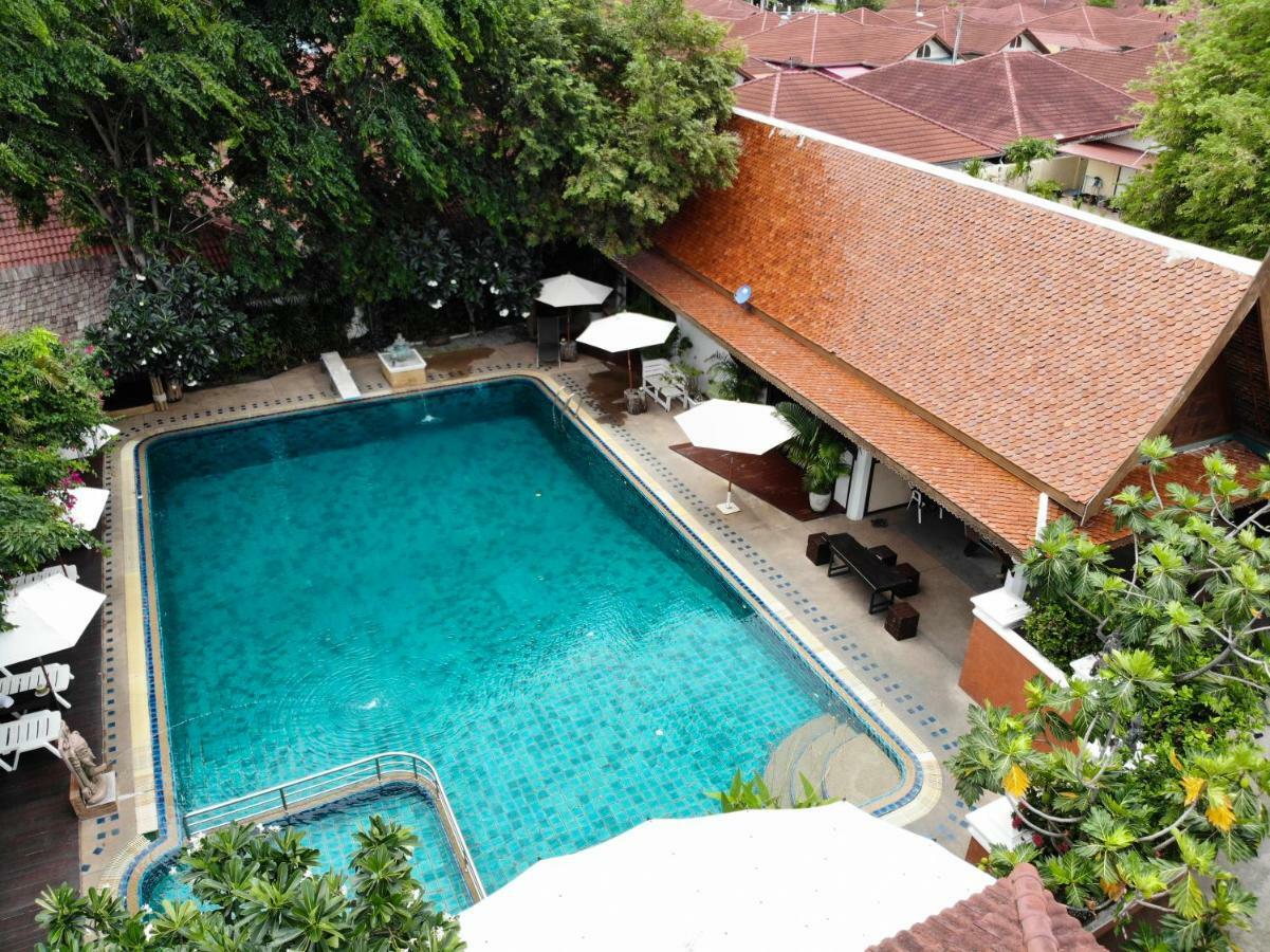 Heaven Hill Pool 3*