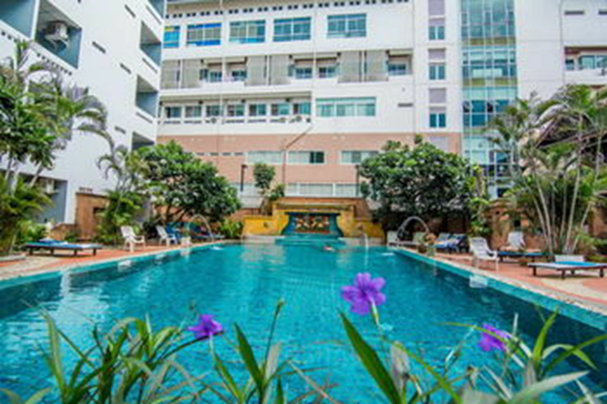 Sutus Court 2 3* Pattaya