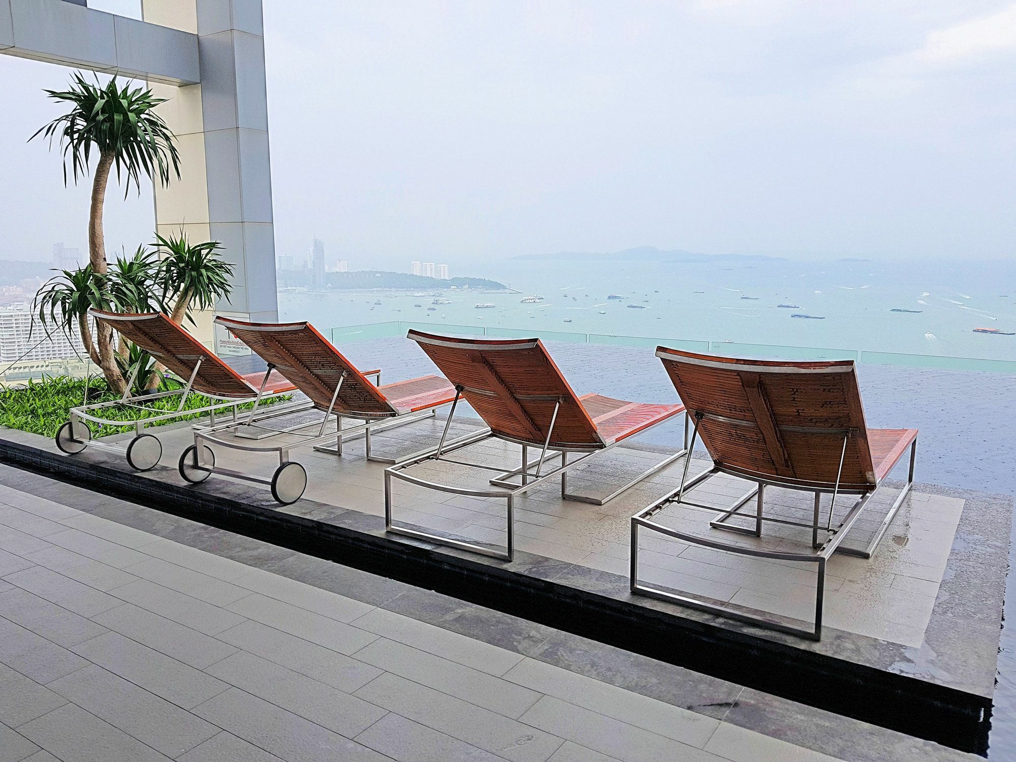 1br Centric Sea 102 With Infinity Pool Pattaya