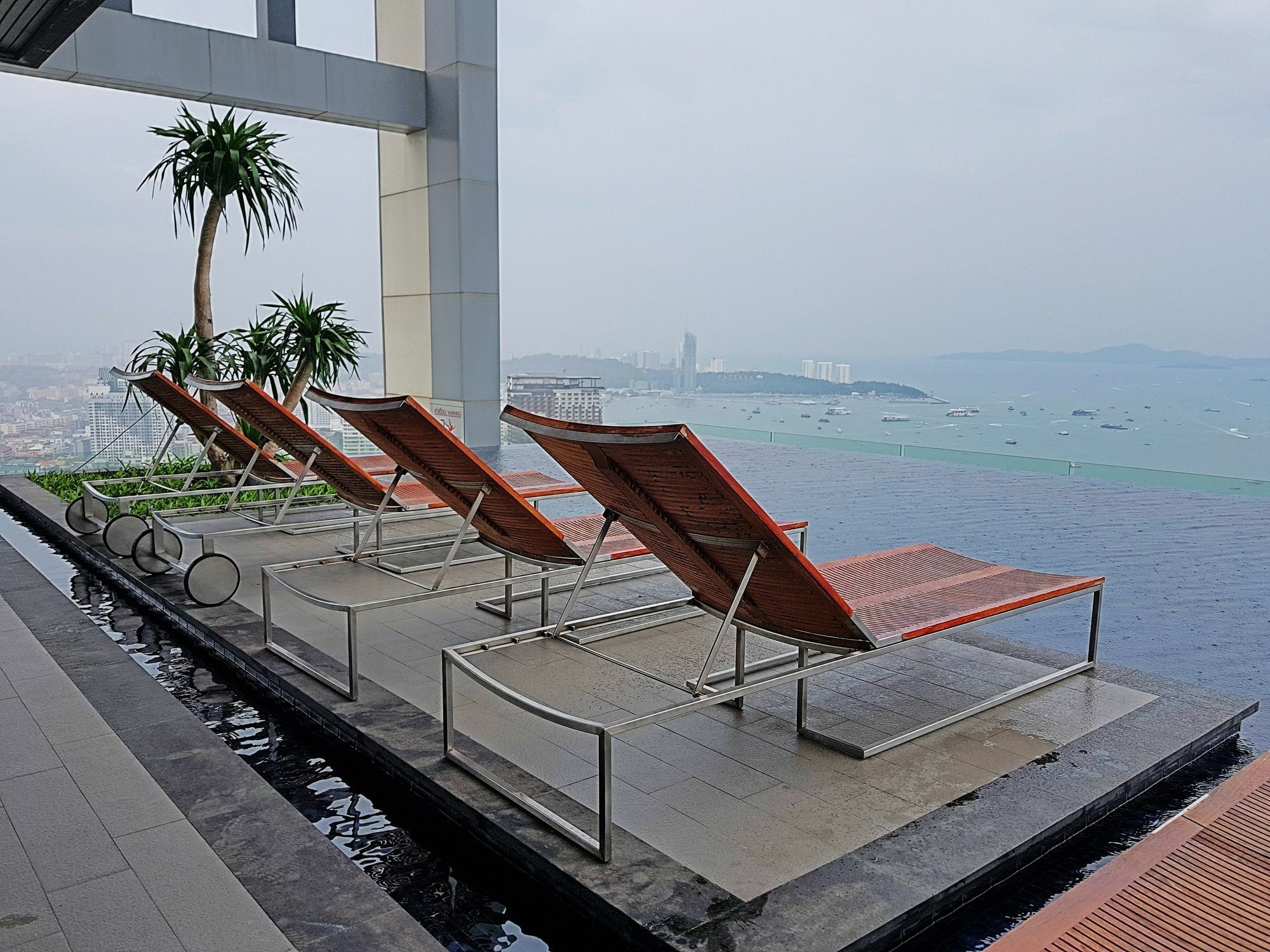 1br Centric Sea 102 With Infinity Pool 3*