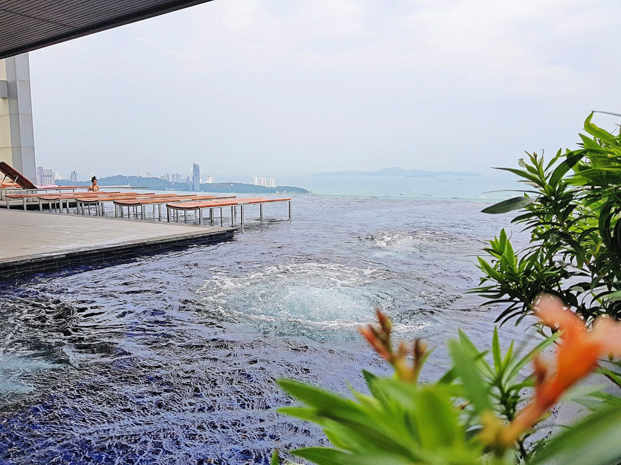 1br Centric Sea 102 With Infinity Pool 3*