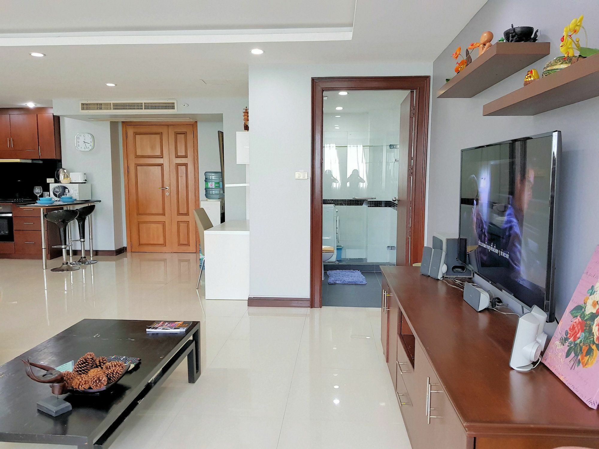 A Large 2 Br-3 Baths 207 Downtown 3*