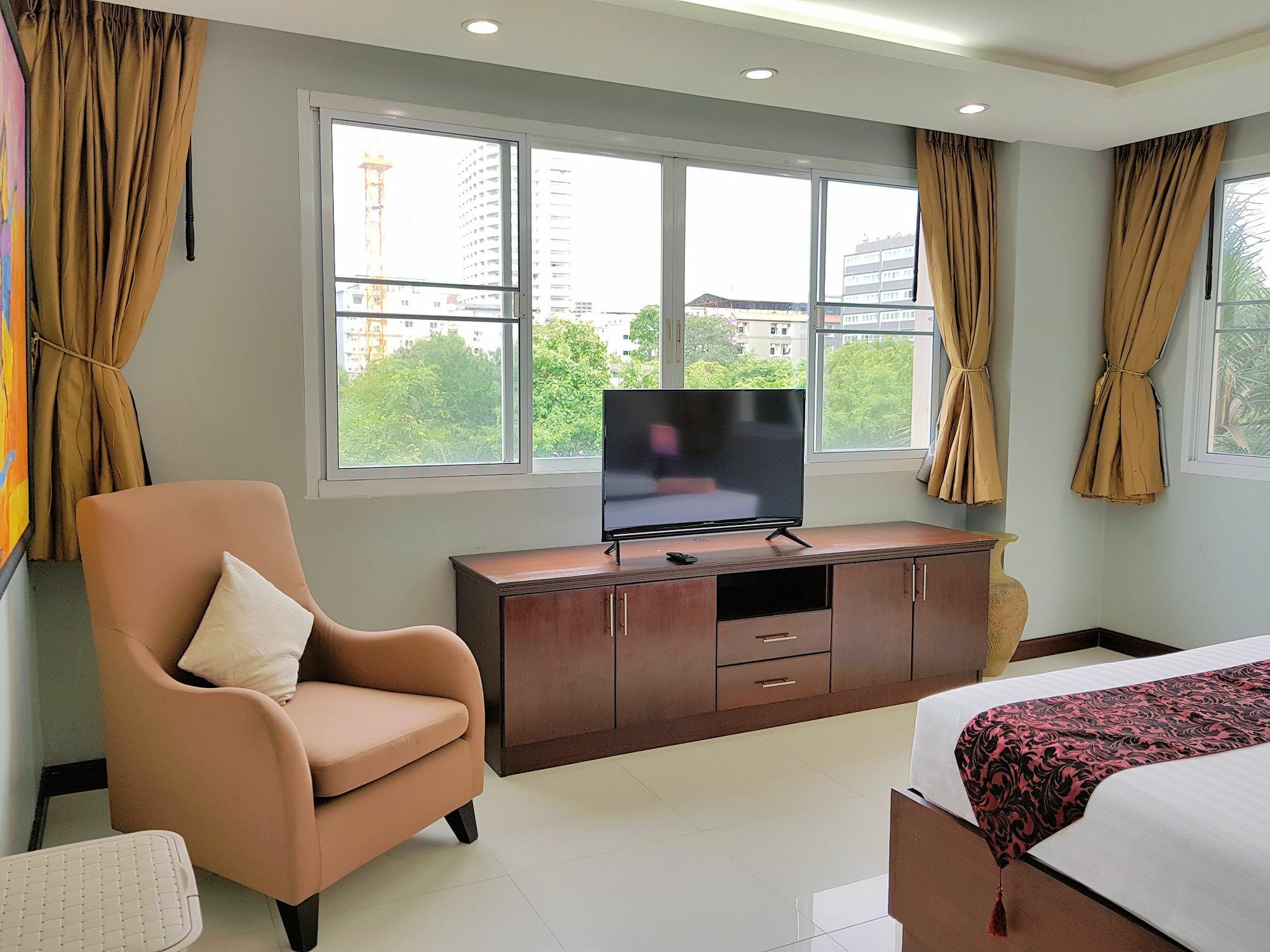 A Large 2 Br-3 Baths 207 Downtown Hotel Pattaya