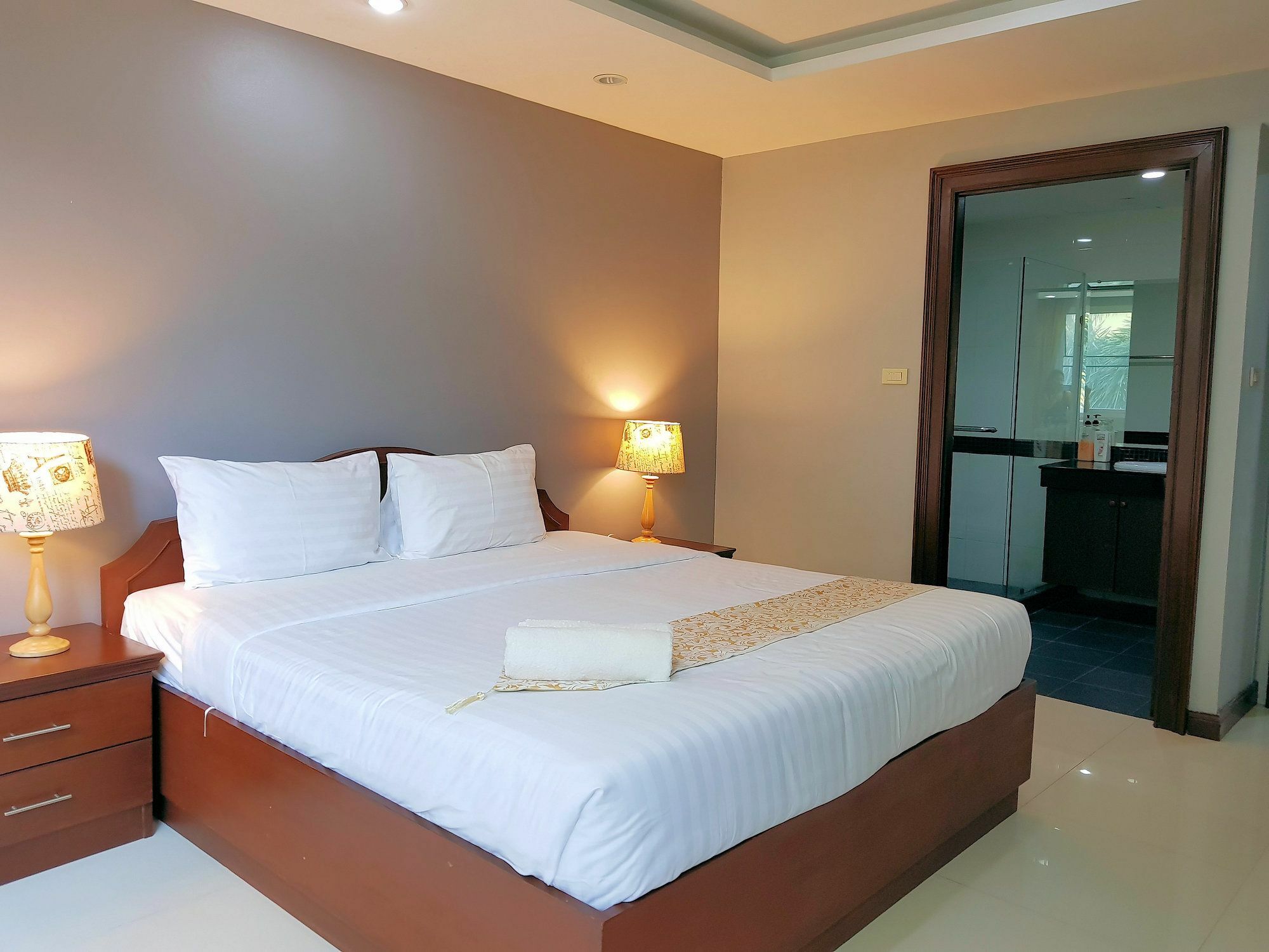 A Large 2 Br-3 Baths 207 Downtown Pattaya