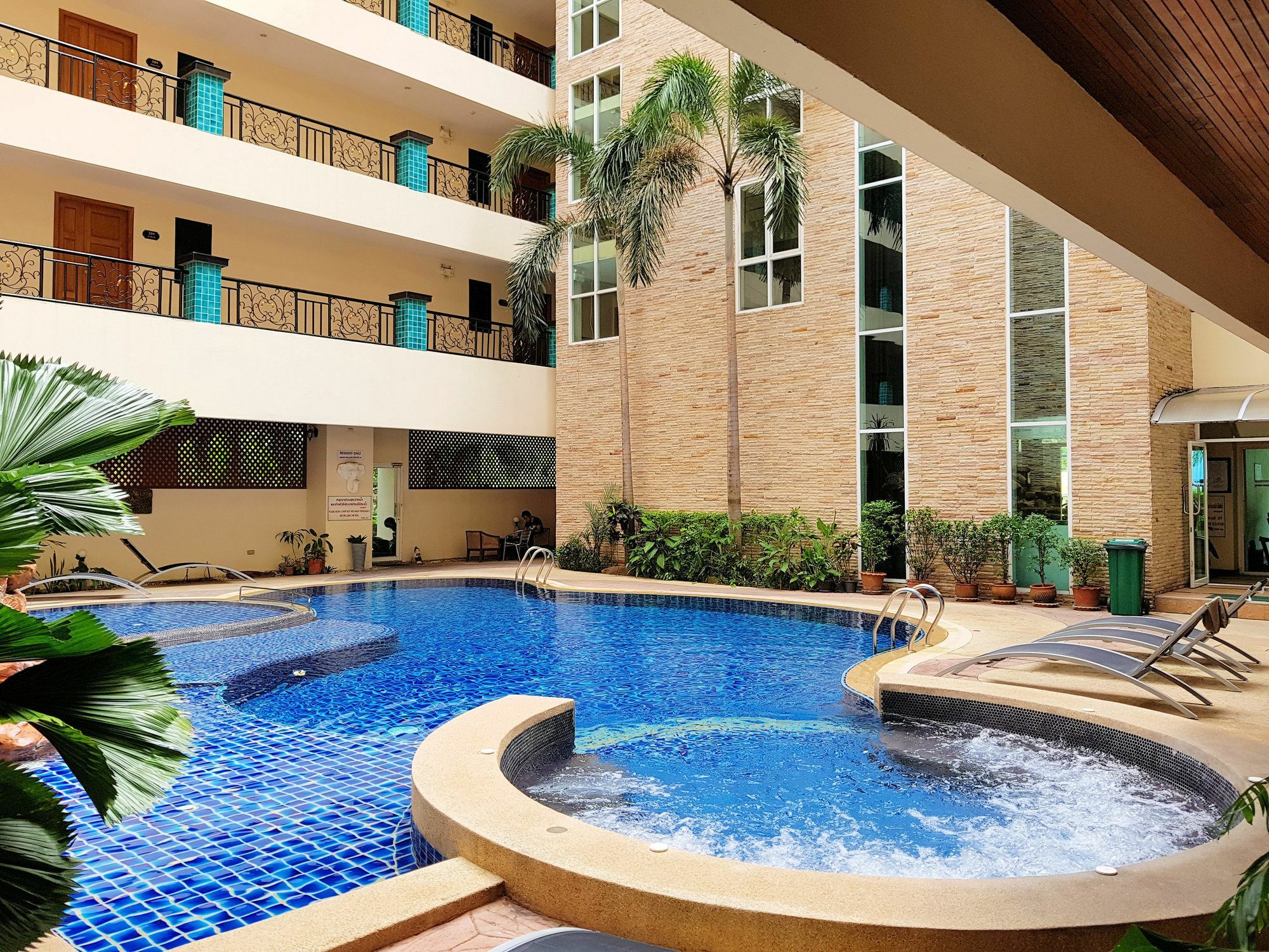 A Large 2 Br-3 Baths 207 Downtown Hotel Pattaya