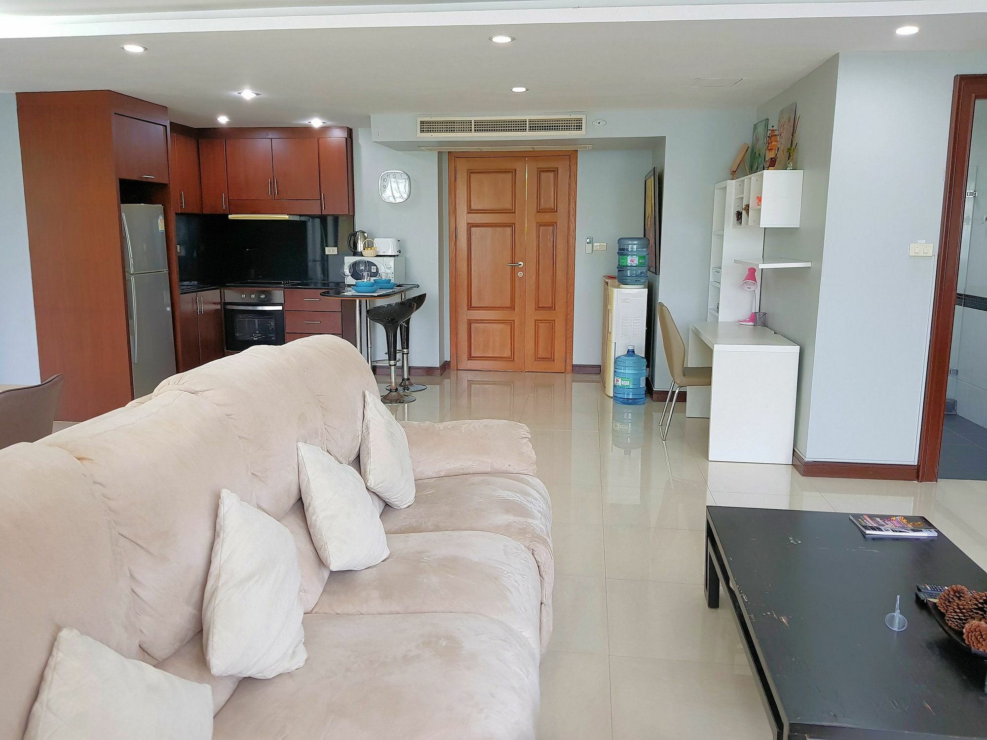 A Large 2 Br-3 Baths 207 Downtown Hotel