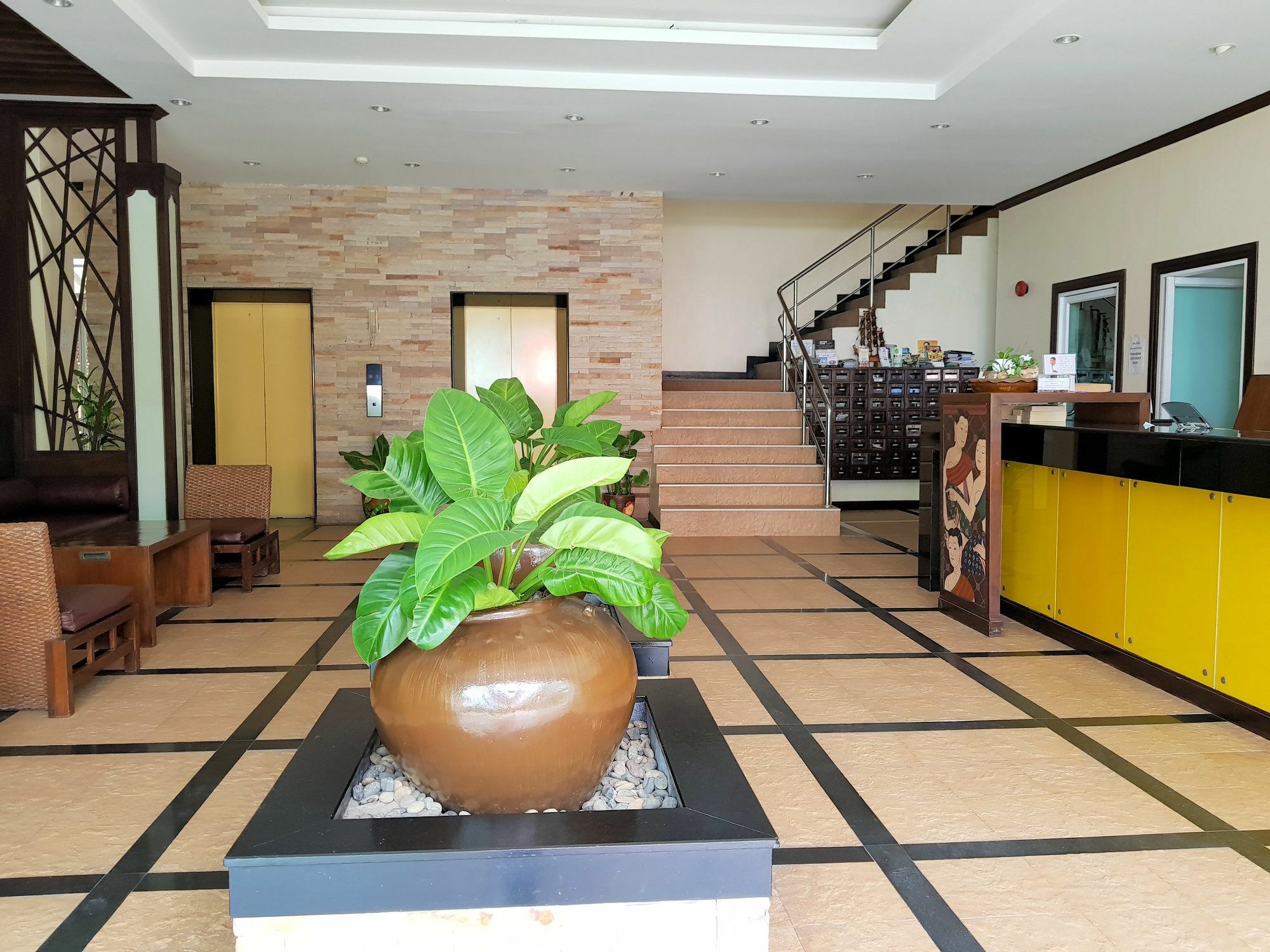 A Large 2 Br-3 Baths 207 Downtown 3*