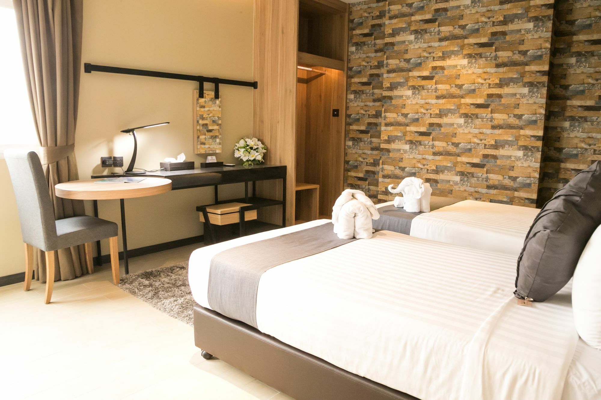 Hotel T
